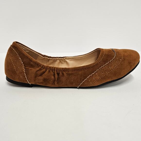 Brown Faux Suede Wingtip Design Chase & Chloe Anny Slip On Ballet Flats Size 7‎ - Picture 1 of 10
